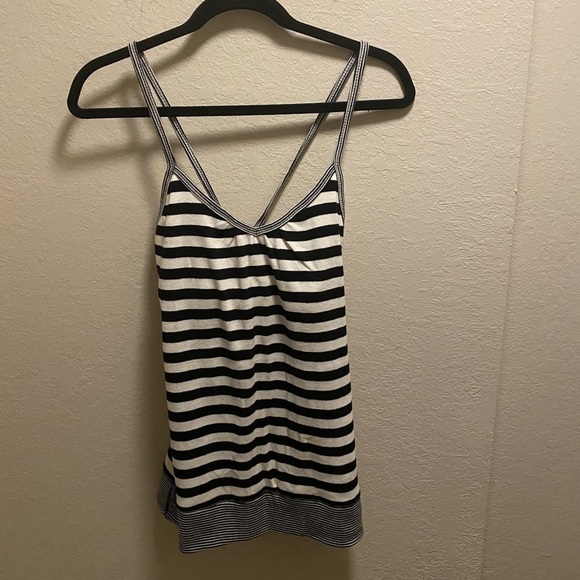 Old Navy Black & White Striped Ribbed Tank With Built-In Bra Size L - Picture 1 of 7